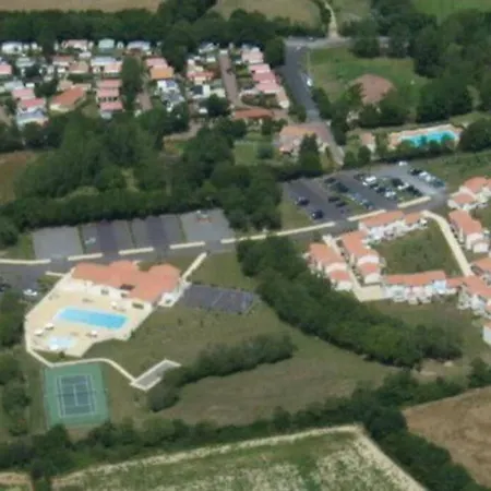 Holiday home Le Petit Bonheur: Family-friendly Nature Retreat With Pool Access