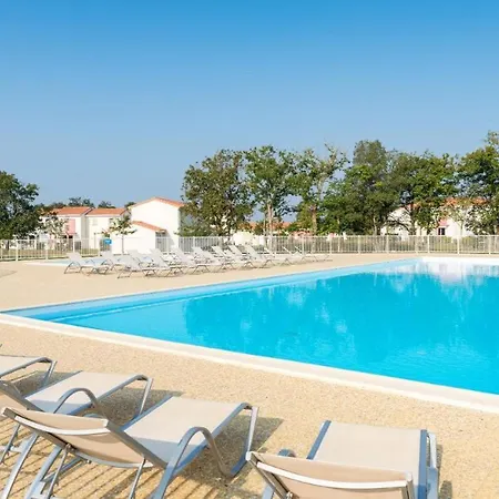 Le Petit Bonheur: Family-friendly Nature Retreat With Pool Access *