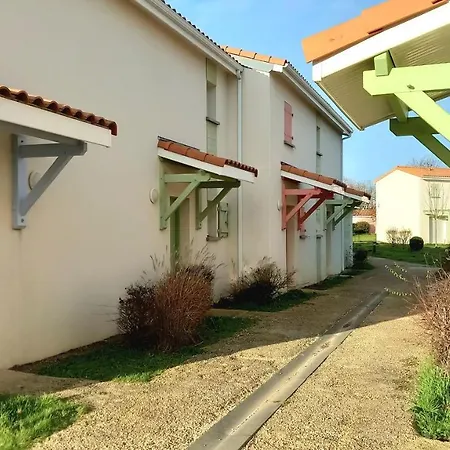 Le Petit Bonheur: Family-friendly Nature Retreat With Pool Access *